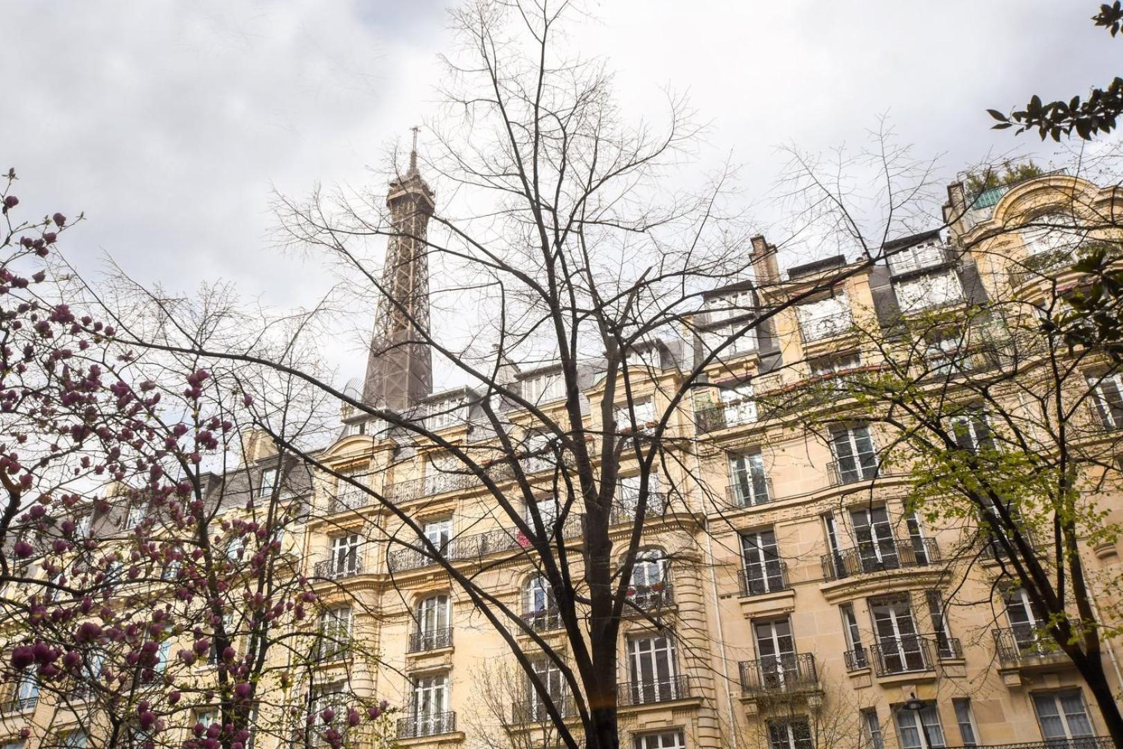 Modern Family Apartment Next To The Eiffel Tower Paris Exteriör bild