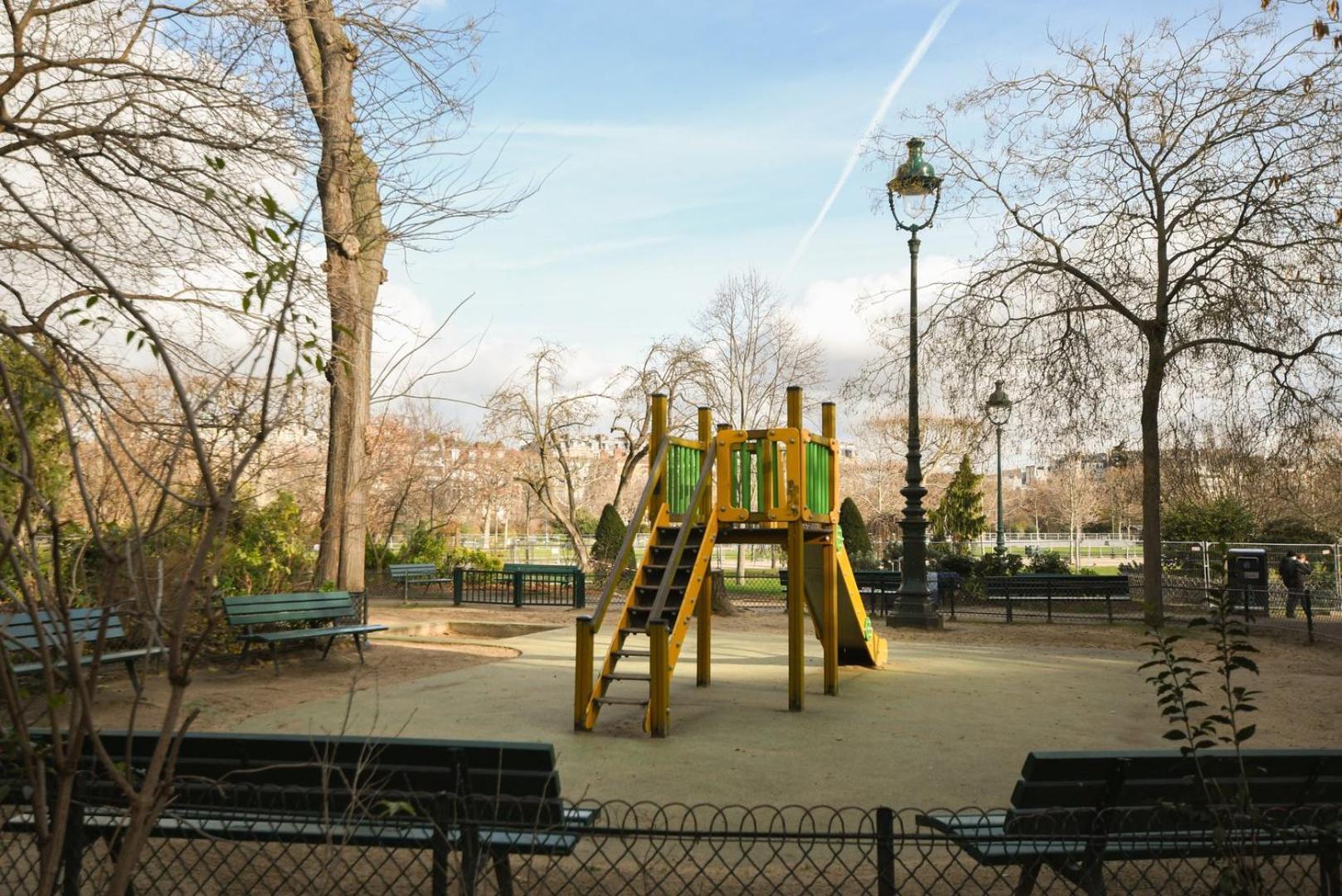 Modern Family Apartment Next To The Eiffel Tower Paris Exteriör bild
