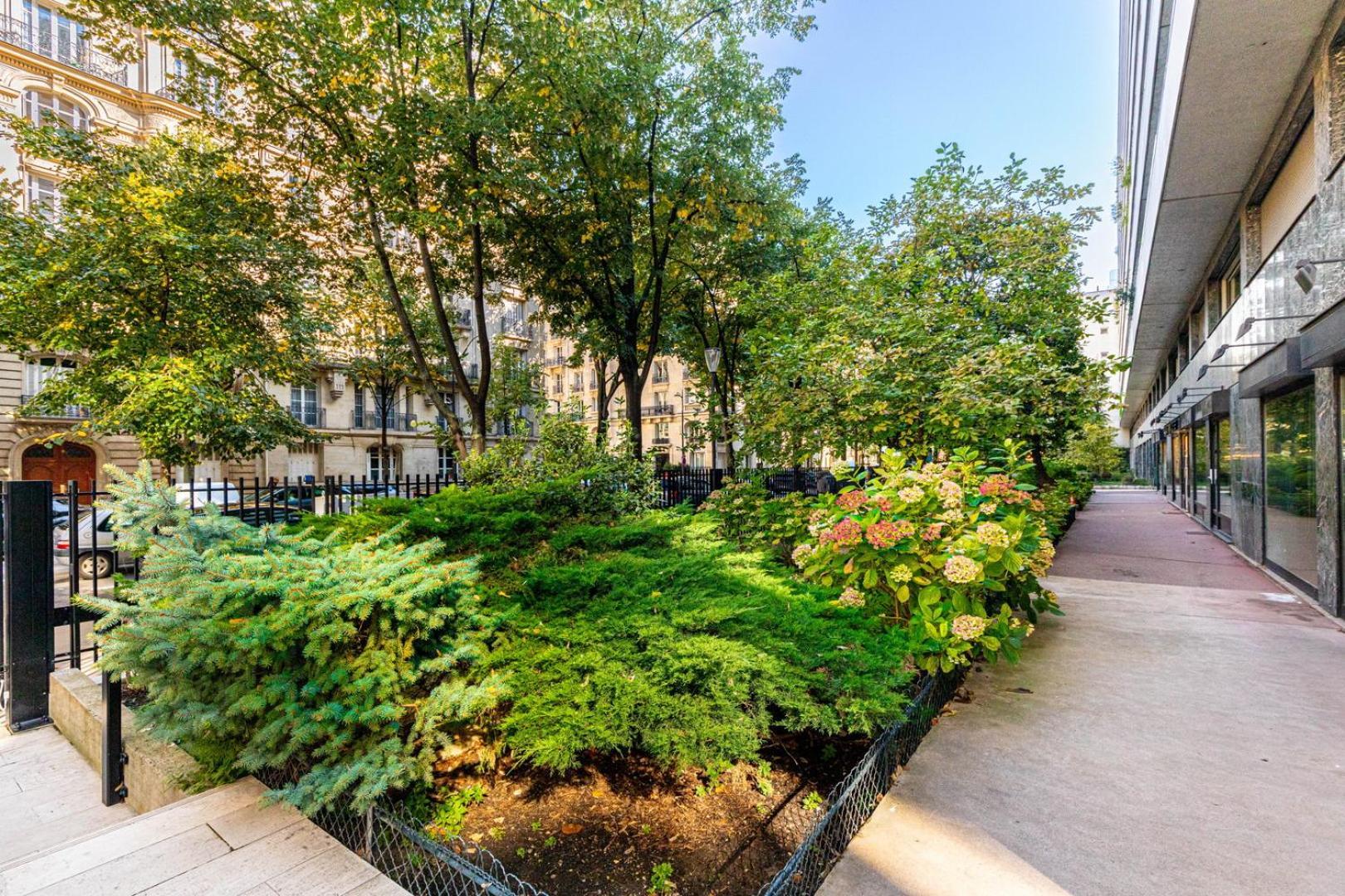 Modern Family Apartment Next To The Eiffel Tower Paris Exteriör bild